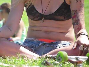 Sexy black lace bra spotted in a public park Picture 7