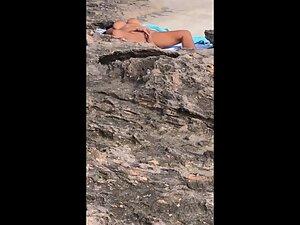Nudist woman rubbing pussy is caught by beach voyeur Picture 7