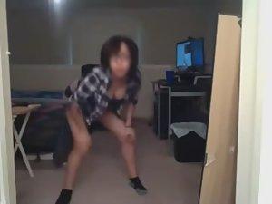 Stolen video of a dancing geeky girl Picture 7
