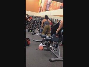 Spying on buns of steel in the gym Picture 2