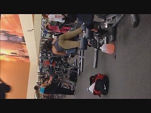 Spying on buns of steel in the gym Picture 6
