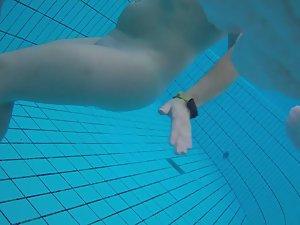 Voyeur films inside sauna swimming pool Picture 3