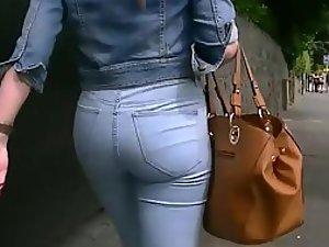 Ass in jeans that you'd want to pinch