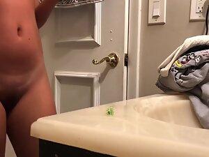 Spying on perfect wet naked ass in bathroom Picture 5