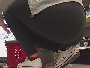 Big young ass is even hotter when she squats Picture 7