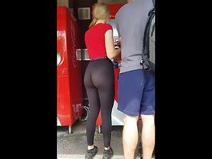 Fully visible ass and crack in cheap black leggings Picture 6