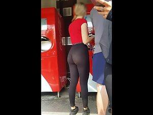 Fully visible ass and crack in cheap black leggings Picture 8