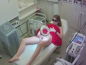 Spying while cosmetician works on a hot pussy Picture 1