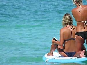 Hot beach girls paddle their surfboard Picture 3