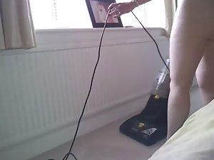 Naked woman does vacuum cleaning Picture 6