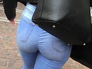Blue jeans makes her butt cheeks pop out