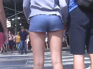 Creepshot of a sweet small butt Picture 7