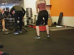 Hot ass ruined my workout Picture 1