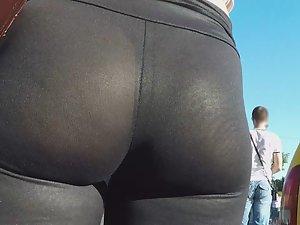 Thong in transparent leggings at crossroads Picture 2