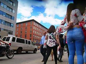 Spicy girl in tight blue jeans Picture 5