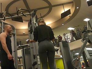 Booty building moments of fit ass in the gym Picture 1
