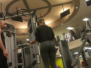 Booty building moments of fit ass in the gym Picture 3