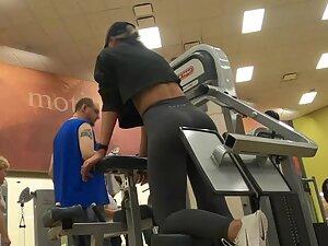 Booty building moments of fit ass in the gym Picture 6