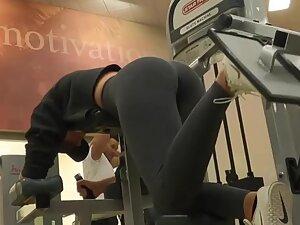 Booty building moments of fit ass in the gym