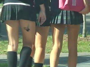Schoolgirls in sexy short skirts Picture 7