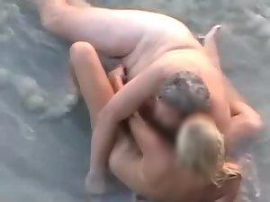 Older guy fucks his mistress at a beach Picture 4