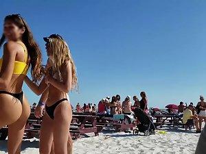 Unbelievable girls in bikinis playing beach sports Picture 7