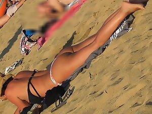 Chunky girl's nice ass spotted during sunbathing Picture 4