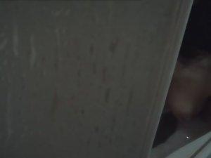 Girl caught fingering in a bath tub Picture 2