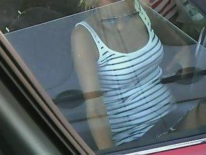 Upskirt of hot blonde when she enters the car Picture 6