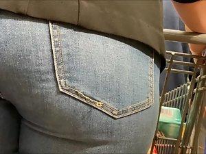 Desire to go inside a thick ass in jeans Picture 3