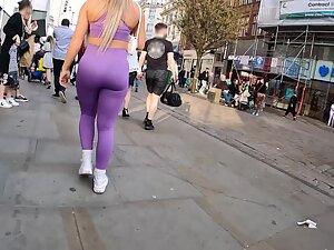 Blonde sex bomb is most noticeable girl on street Picture 8