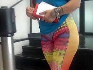 Cameltoe and big butt in cartoonish leggings Picture 1