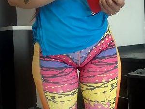 Cameltoe and big butt in cartoonish leggings Picture 2