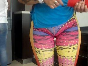 Cameltoe and big butt in cartoonish leggings Picture 3