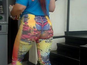 Cameltoe and big butt in cartoonish leggings Picture 6