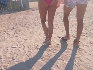 Hottie in bikini got perfect curves and smooth skin Picture 3