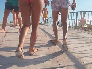 Hottie in bikini got perfect curves and smooth skin Picture 4