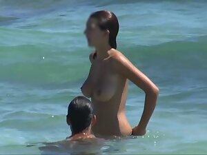 Irresistible big boobs in topless on the beach Picture 3
