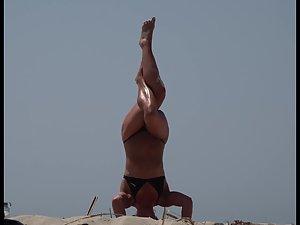 Epic girl does her exercises on the beach Picture 6