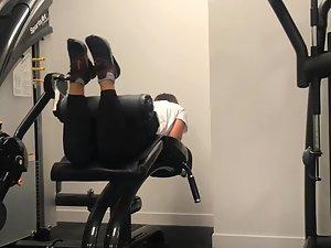 Tight bubble booty caught by a gym voyeur Picture 3