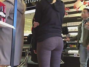 Hottie with ideal ass waits in makeup store Picture 1