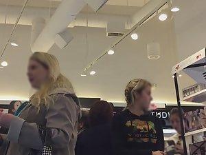 Hottie with ideal ass waits in makeup store Picture 2