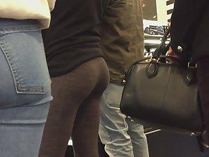 Hottie with ideal ass waits in makeup store Picture 4