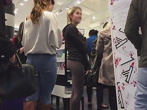 Hottie with ideal ass waits in makeup store Picture 5