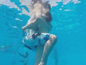 Underwater view of pussy fingering and handjob Picture 1