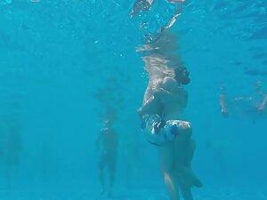 Underwater view of pussy fingering and handjob Picture 3