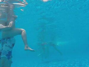Underwater view of pussy fingering and handjob Picture 6