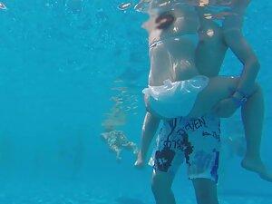 Underwater view of pussy fingering and handjob Picture 7