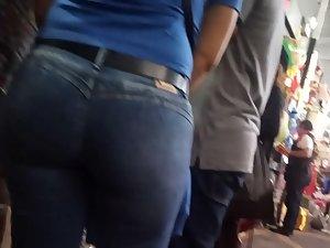 Big butt in jeans times two Picture 8