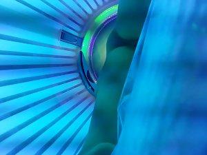 Checking out hot shaved pussy in tanning machine Picture 4
